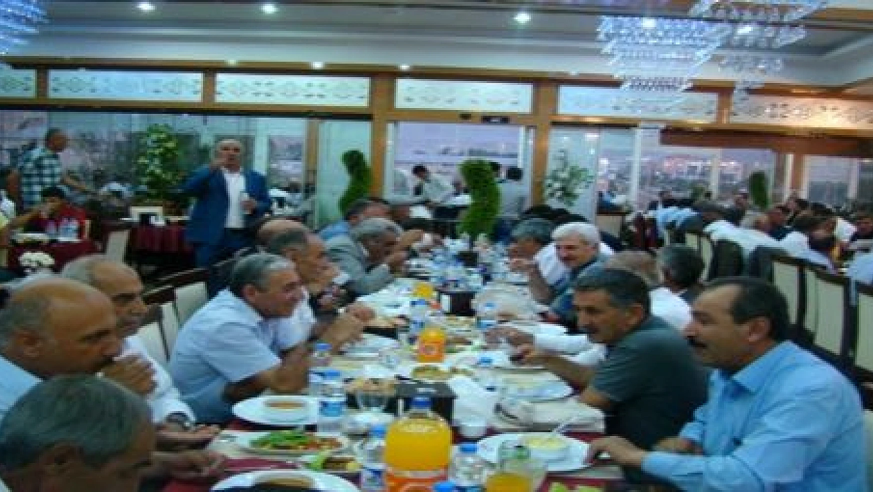 AK Parti'den muhtarlara iftar yemeği